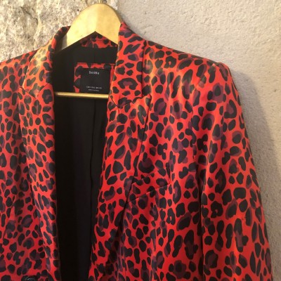Blazer satiné léopard rouge Bershka T...