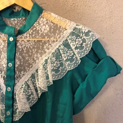 Chemisier Vintage vert dentelle...