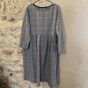 Robe mi longue à carreaux...